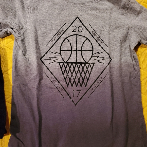 5 shirts - Picture 3 of 6